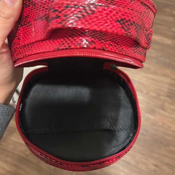 Red pattern multi use purse - Picture 3 of 3